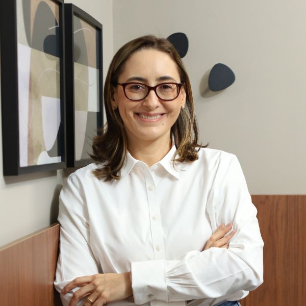 dra-daniela-foto-perfil-home-site-v1